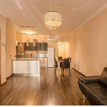 Bugibba Square Seaview 3 Bedroom Apartment セント・ポールズ・ベイ エクステリア 写真