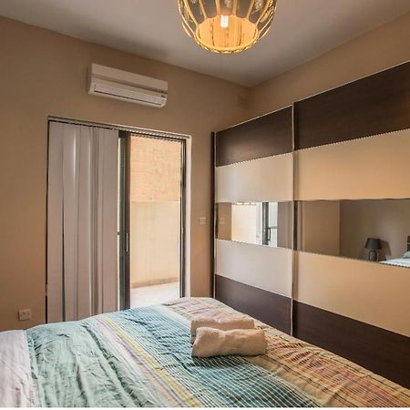 Bugibba Square Seaview 3 Bedroom Apartment セント・ポールズ・ベイ エクステリア 写真