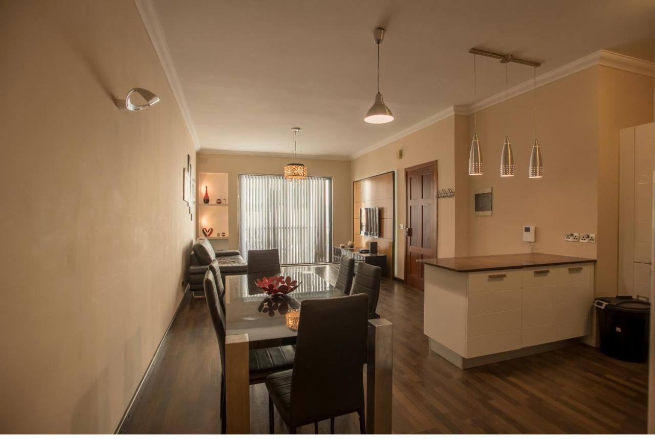 Bugibba Square Seaview 3 Bedroom Apartment セント・ポールズ・ベイ エクステリア 写真
