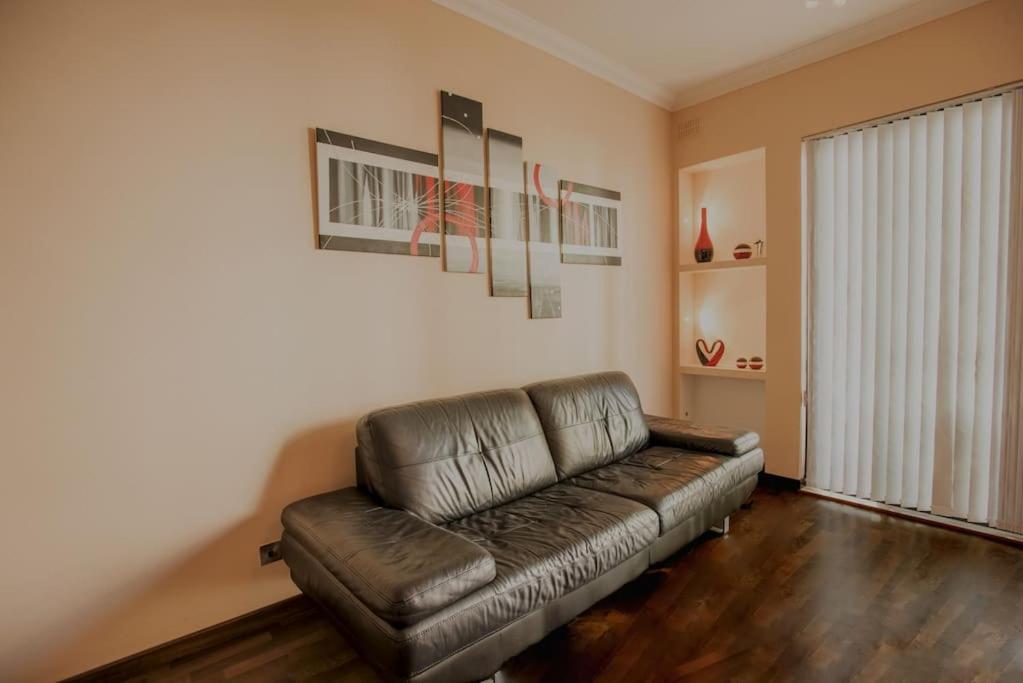Bugibba Square Seaview 3 Bedroom Apartment セント・ポールズ・ベイ エクステリア 写真