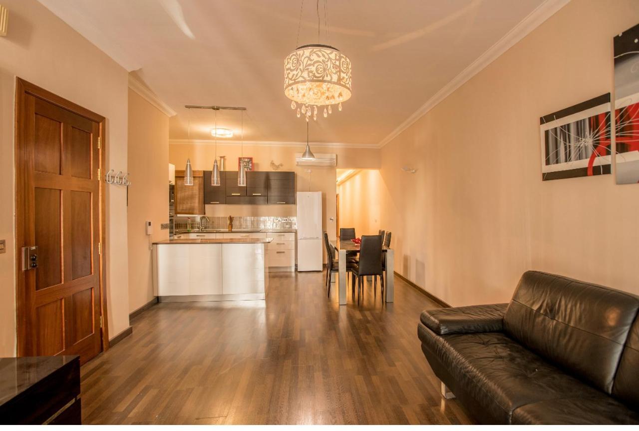 Bugibba Square Seaview 3 Bedroom Apartment セント・ポールズ・ベイ エクステリア 写真