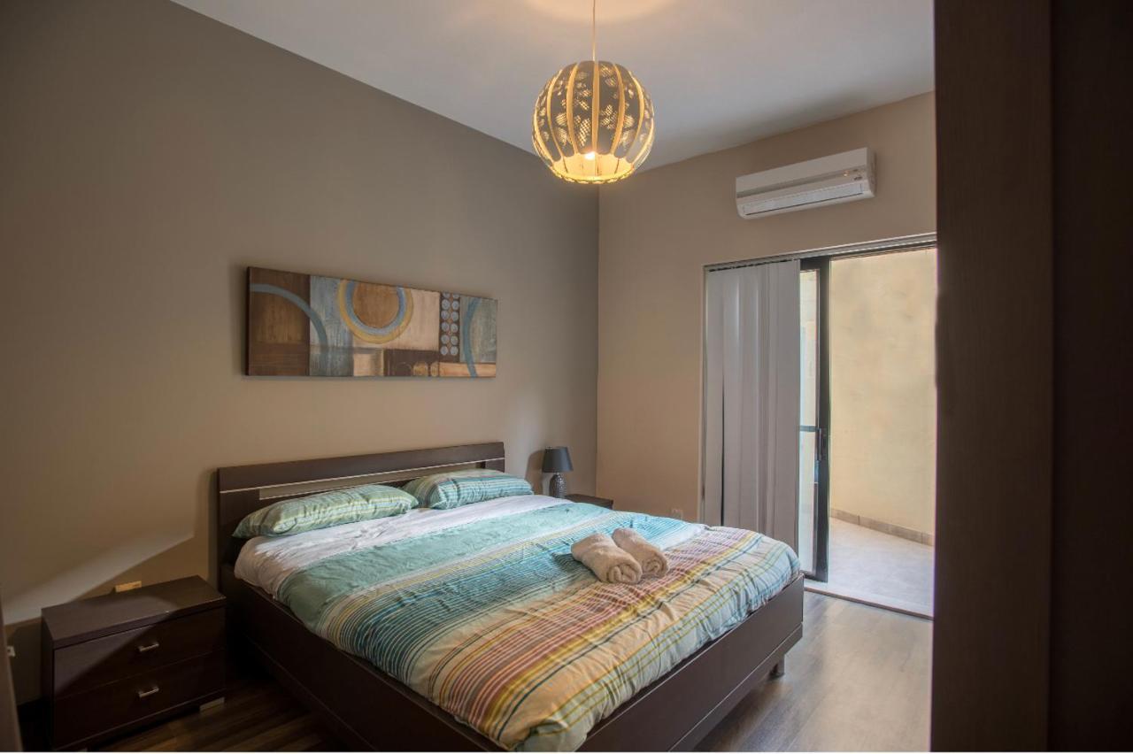 Bugibba Square Seaview 3 Bedroom Apartment セント・ポールズ・ベイ エクステリア 写真