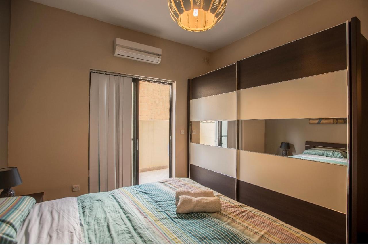 Bugibba Square Seaview 3 Bedroom Apartment セント・ポールズ・ベイ エクステリア 写真