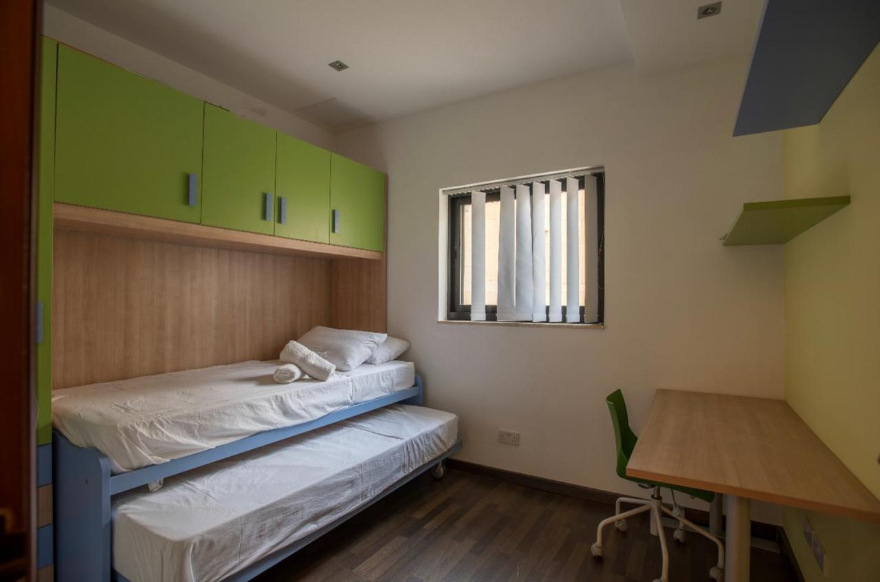 Bugibba Square Seaview 3 Bedroom Apartment セント・ポールズ・ベイ エクステリア 写真